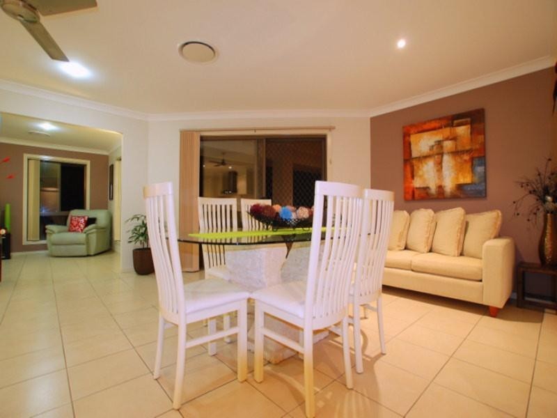 11 Blackheath Terrace, Pacific Pines QLD 4211