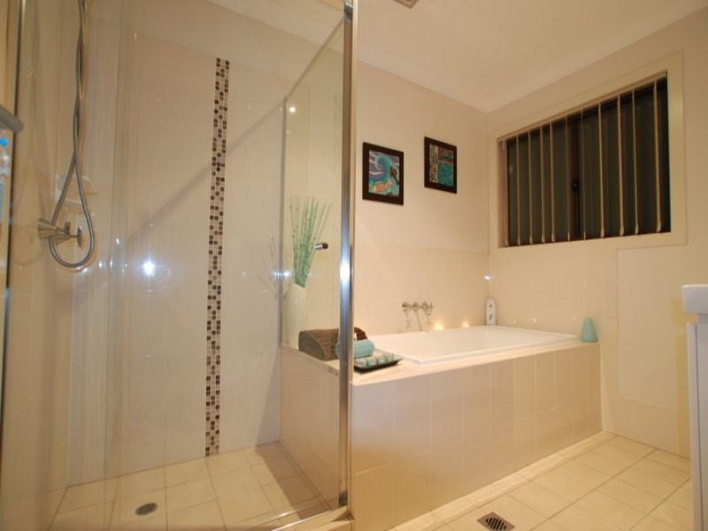 11 Blackheath Terrace, Pacific Pines QLD 4211