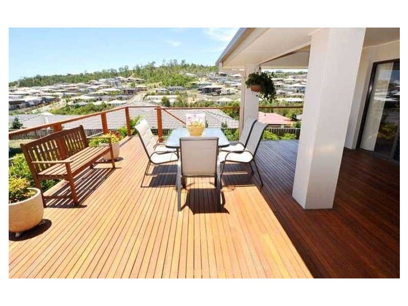 11 Blackheath Terrace, Pacific Pines QLD 4211