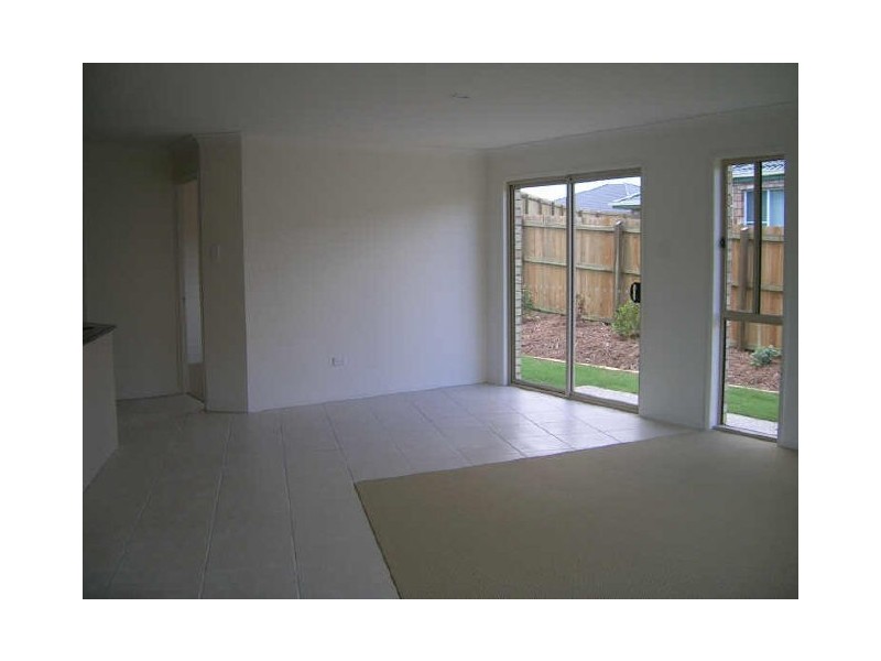 2/32 Goldcrest Drive, Upper Coomera QLD 4209