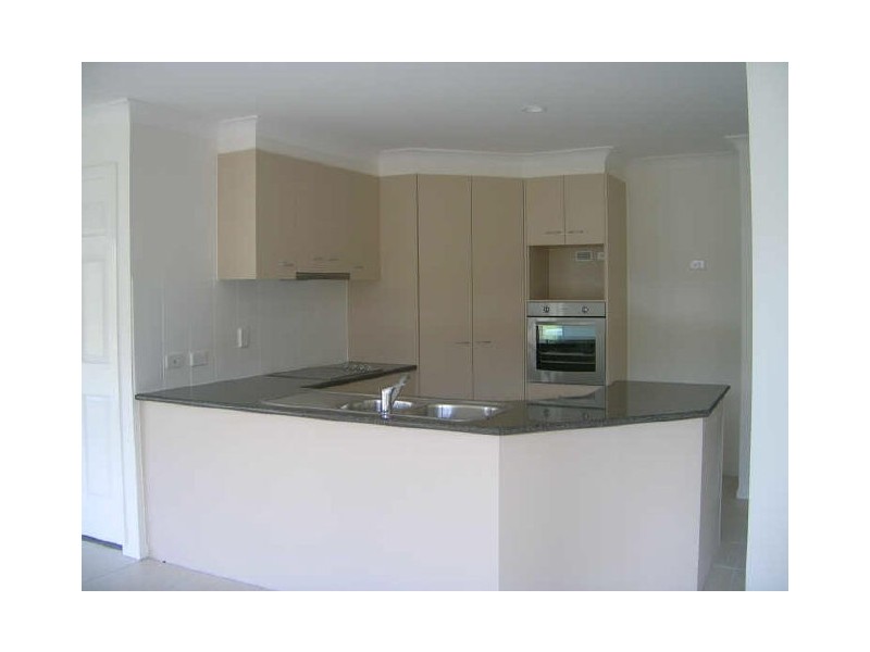 2/32 Goldcrest Drive, Upper Coomera QLD 4209