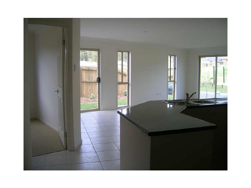 2/32 Goldcrest Drive, Upper Coomera QLD 4209