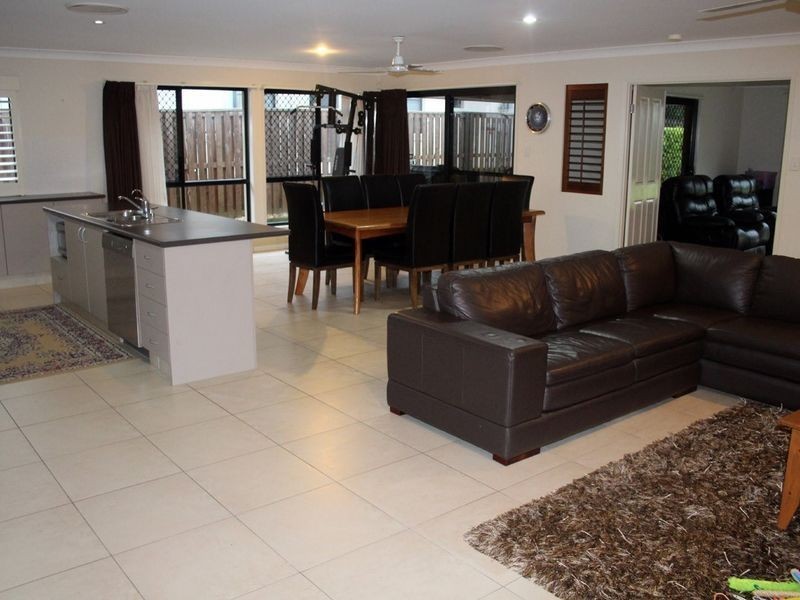 28 Seawind Road, Coomera Waters QLD 4209