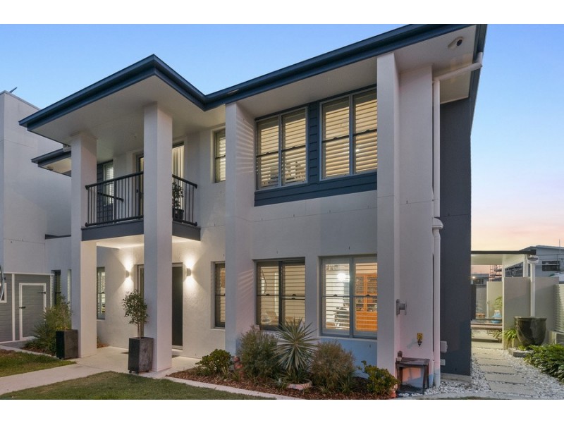 45 Sickle Avenue, Hope Island QLD 4212