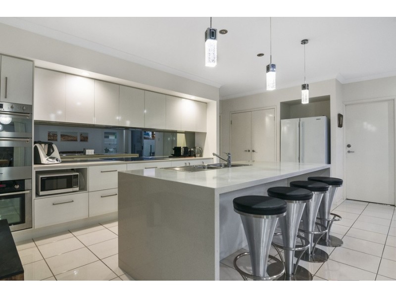 45 Sickle Avenue, Hope Island QLD 4212