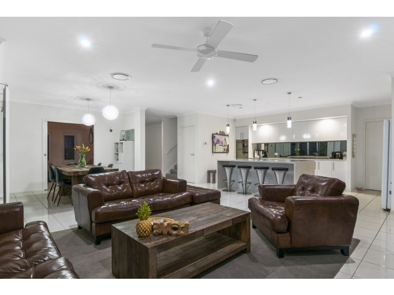 45 Sickle Avenue, Hope Island QLD 4212