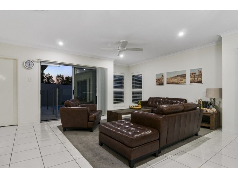 45 Sickle Avenue, Hope Island QLD 4212