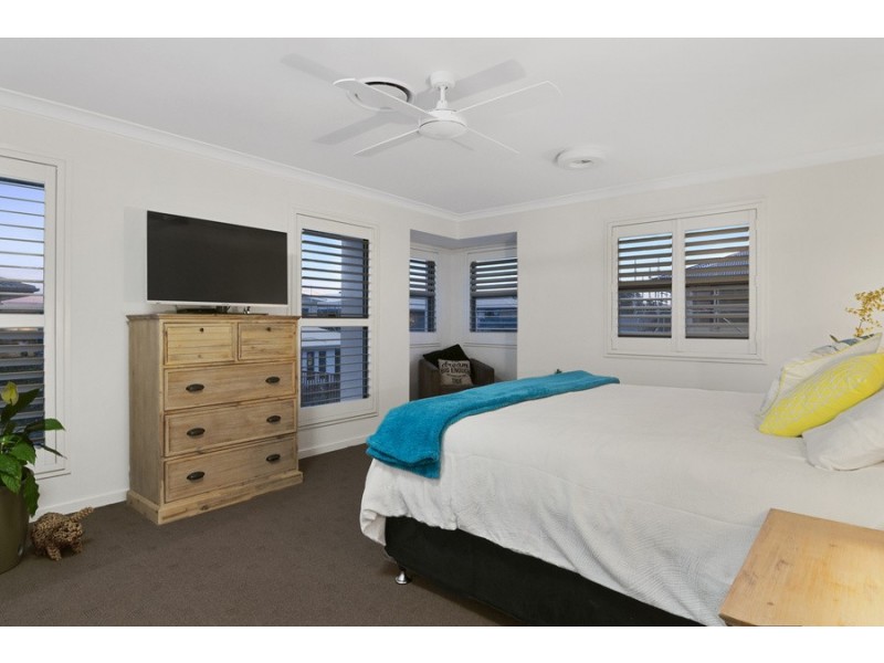 45 Sickle Avenue, Hope Island QLD 4212