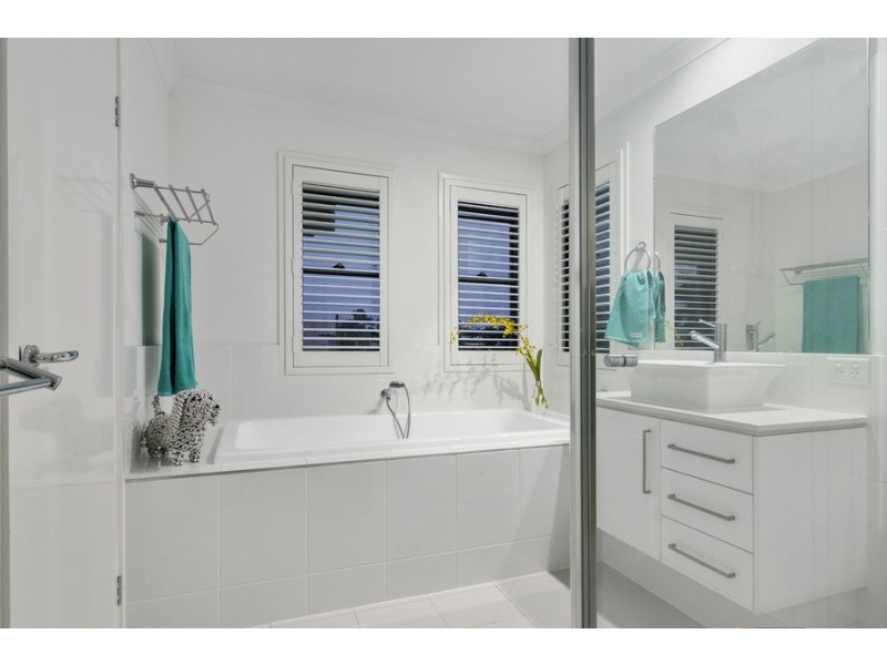 45 Sickle Avenue, Hope Island QLD 4212