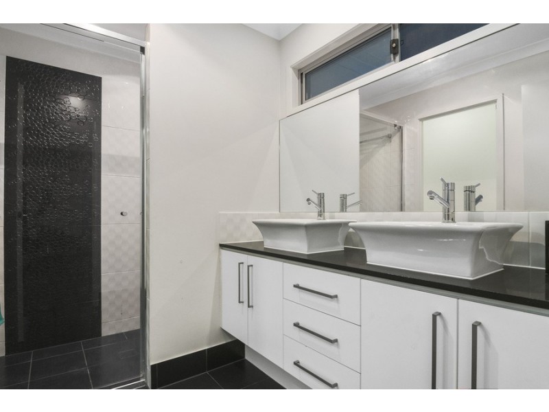 45 Sickle Avenue, Hope Island QLD 4212