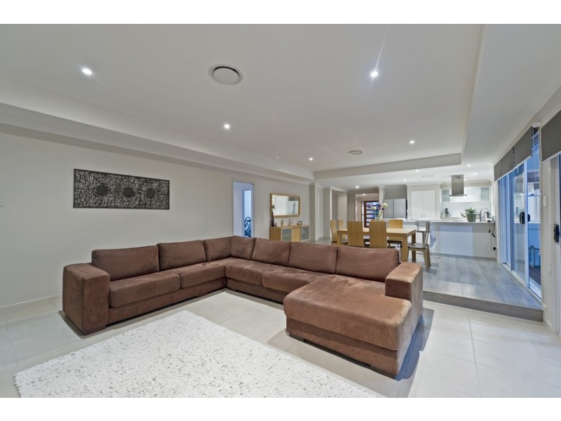 6 Solo Place, Coomera Waters QLD 4209