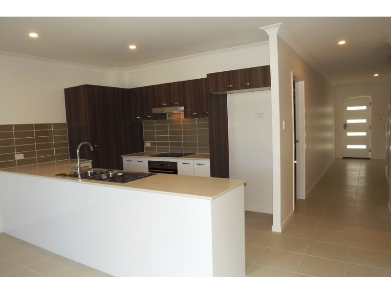 2/46 Gunther Avenue, Coomera QLD 4209