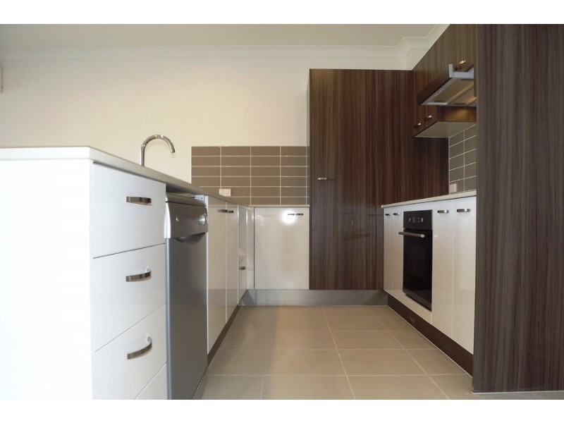2/46 Gunther Avenue, Coomera QLD 4209