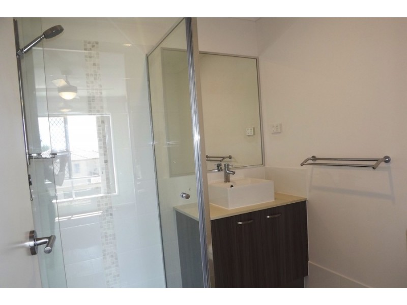 2/46 Gunther Avenue, Coomera QLD 4209
