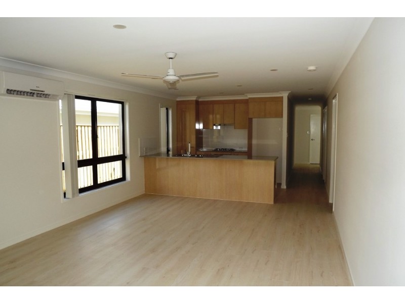 11 Hill Drive, Pimpama QLD 4209