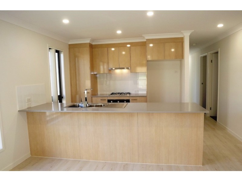 11 Hill Drive, Pimpama QLD 4209