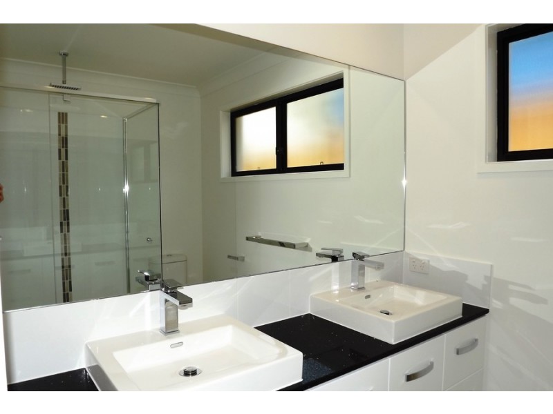 11 Hill Drive, Pimpama QLD 4209