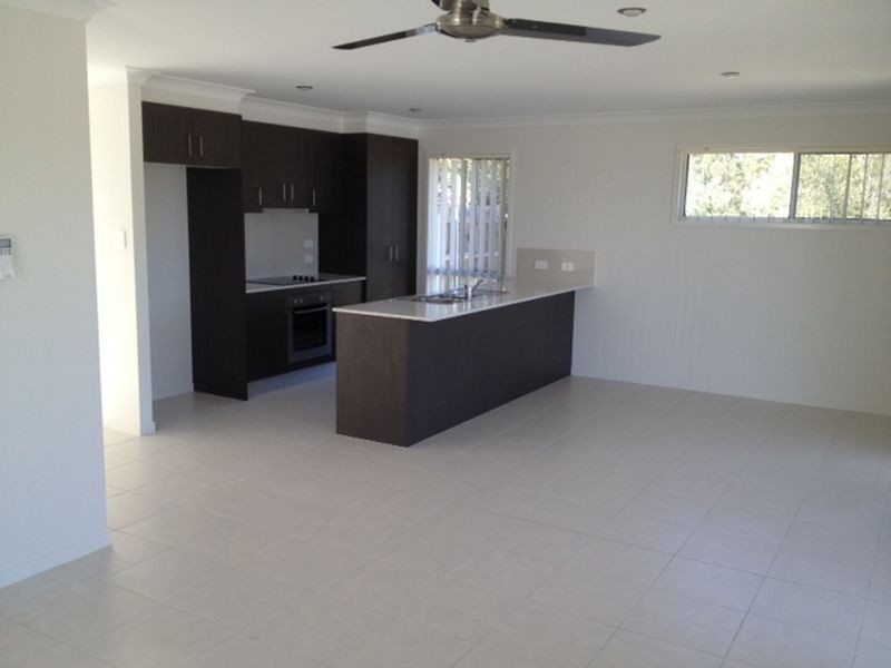 4/2 Kay Street, Pimpama QLD 4209
