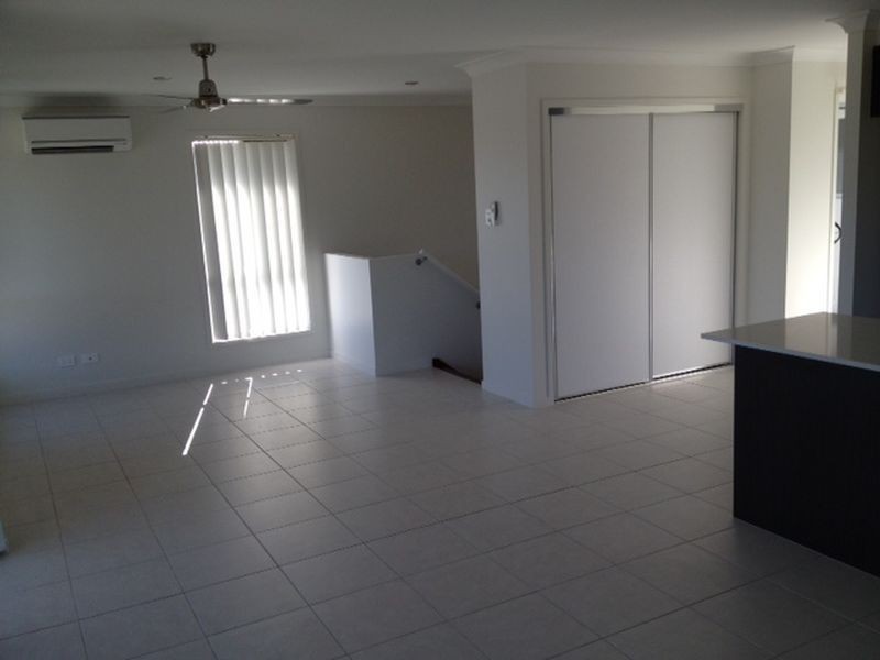 4/2 Kay Street, Pimpama QLD 4209