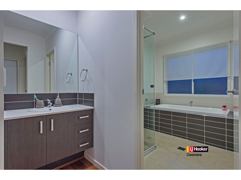 8 Benz Link, Upper Coomera QLD 4209