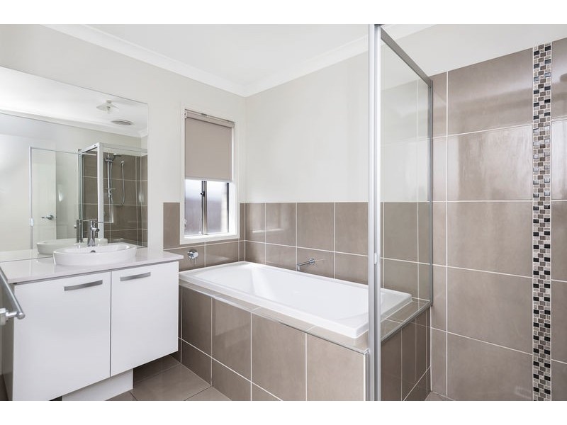 8 Byfield Street, Pimpama QLD 4209