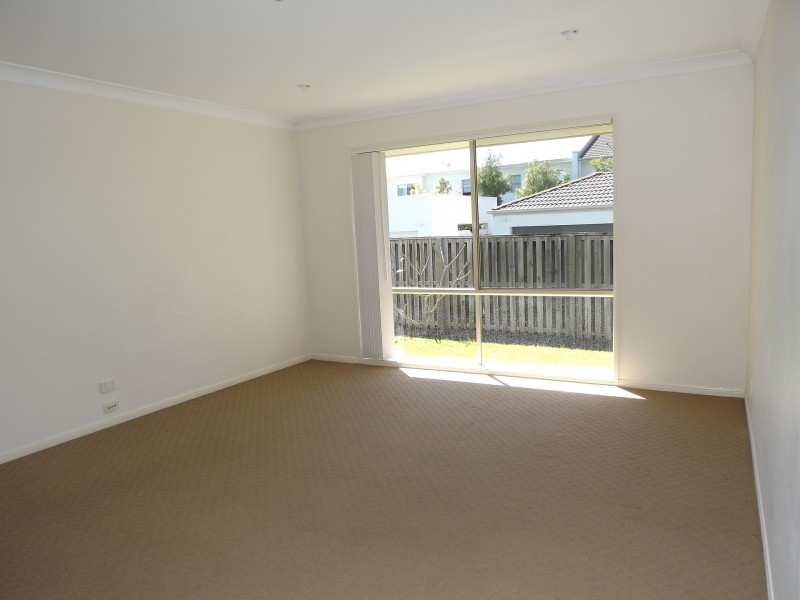 6 Flight Road, Upper Coomera QLD 4209