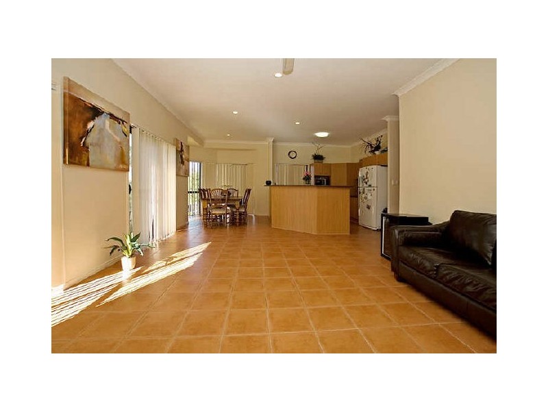 18 Manra Way, Pacific Pines QLD 4211