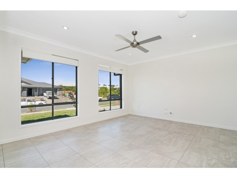2/57 Baldwin Crescent, Pimpama QLD 4209