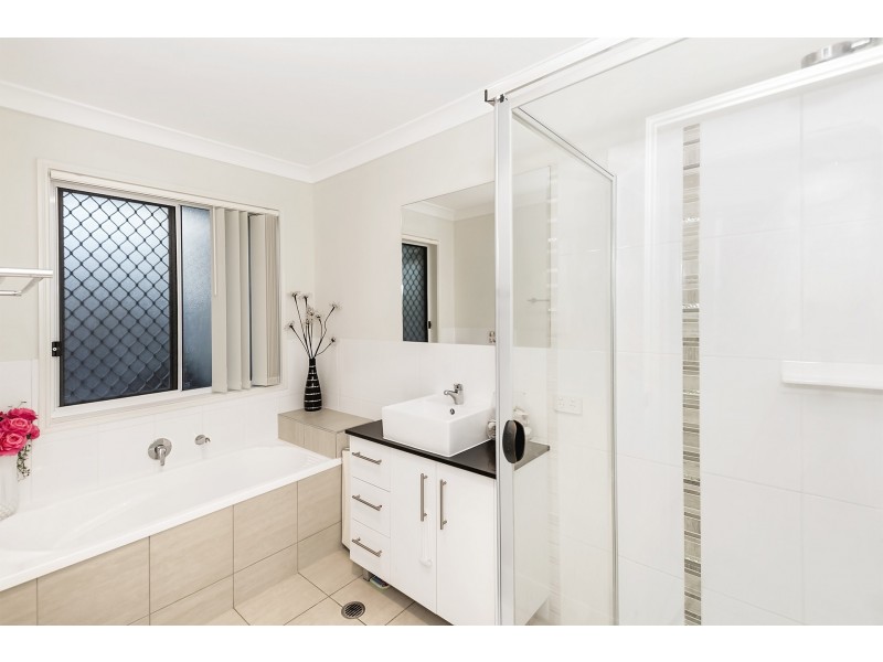 16 Gordon Drive, Upper Coomera QLD 4209