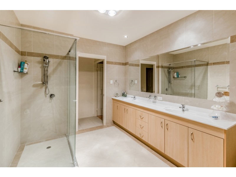 14 Crusade Court, Coomera Waters QLD 4209