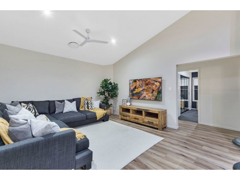 16 Kimberley Creek Road, Upper Coomera QLD 4209