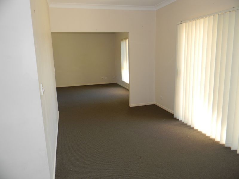 11 Rosefinch Street, Upper Coomera QLD 4209