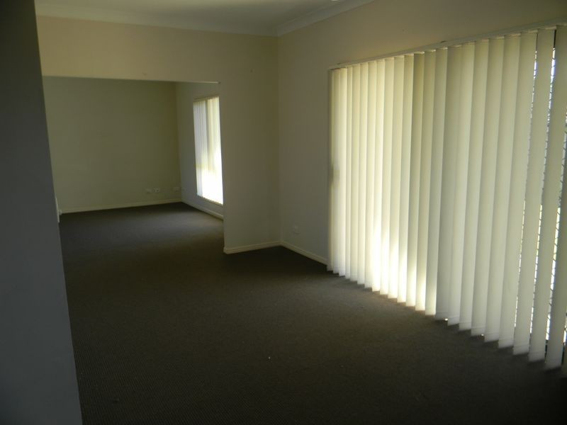 11 Rosefinch Street, Upper Coomera QLD 4209