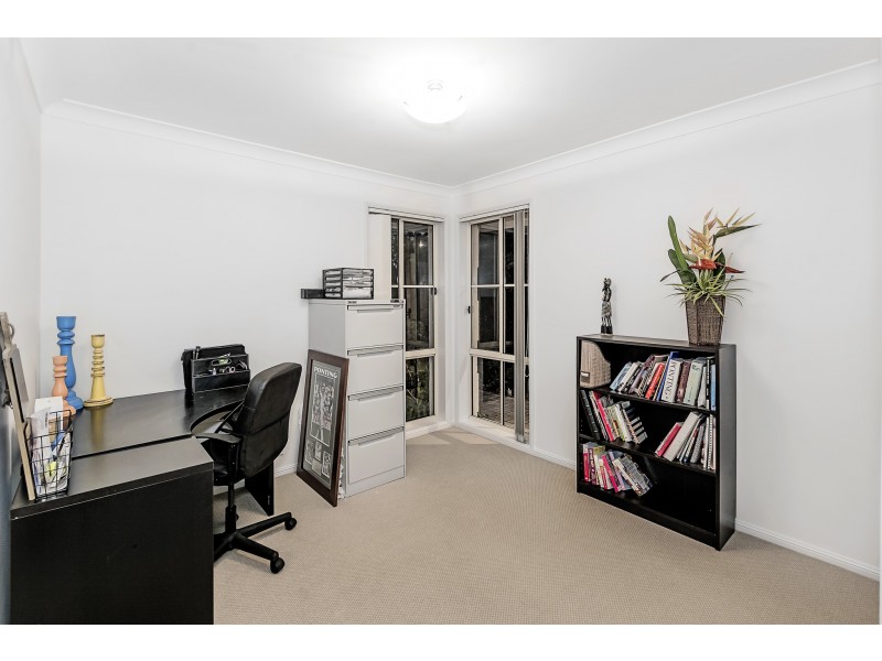 4 Kialoa Lane, Coomera Waters QLD 4209