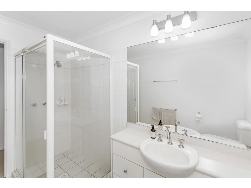 4 Kialoa Lane, Coomera Waters QLD 4209