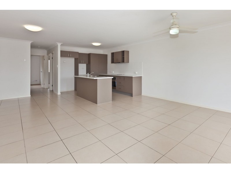 1/4 Greg Link, Upper Coomera QLD 4209