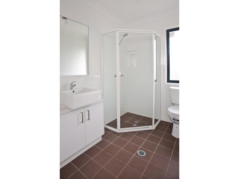 1/4 Greg Link, Upper Coomera QLD 4209