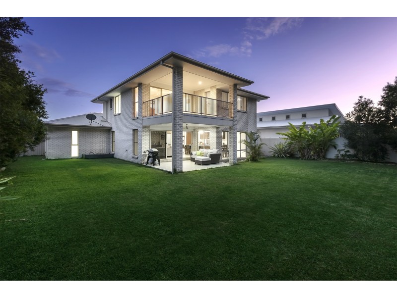 10 Rhodium Crescent, Hope Island QLD 4212