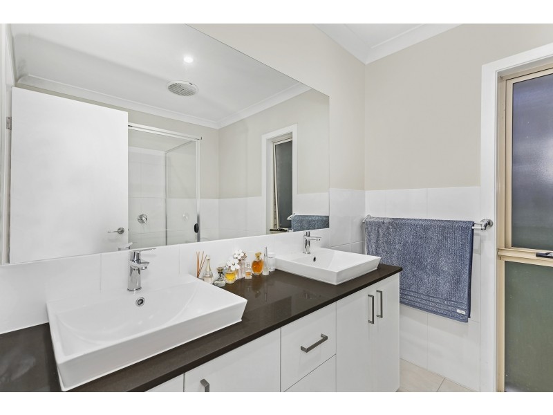 10 Rhodium Crescent, Hope Island QLD 4212