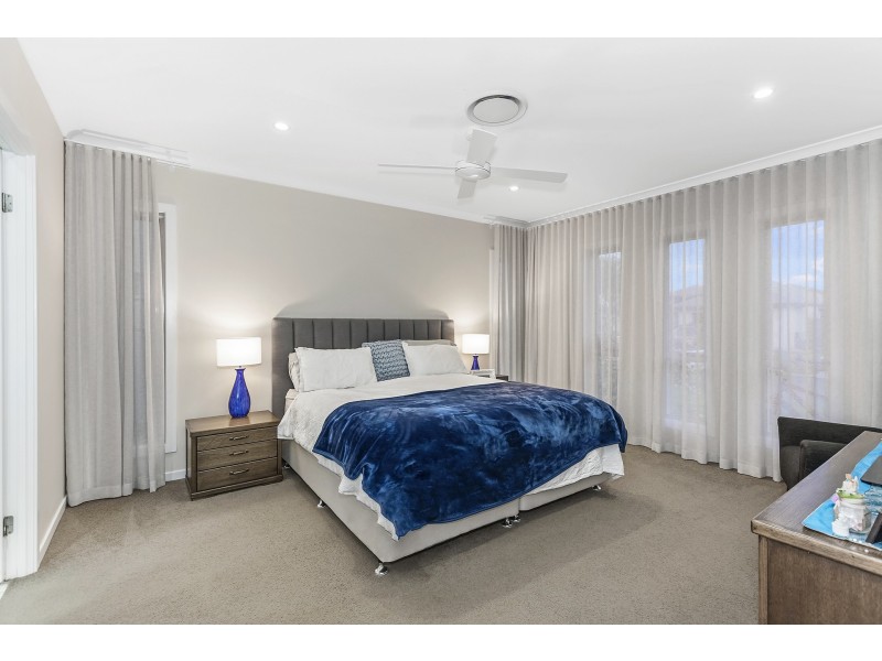 10 Rhodium Crescent, Hope Island QLD 4212