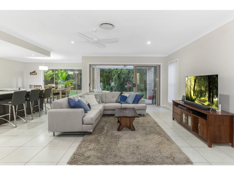10 Rhodium Crescent, Hope Island QLD 4212