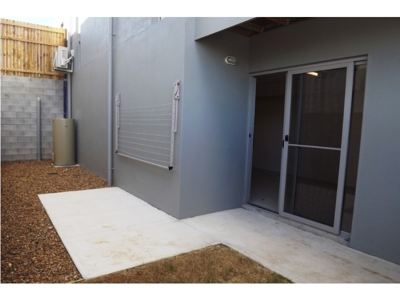 10/4 Rhiana Street, Pimpama QLD 4209