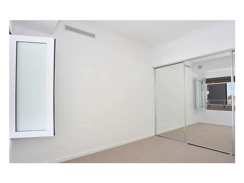 402/43 Harbour Town Drive, Biggera Waters QLD 4216