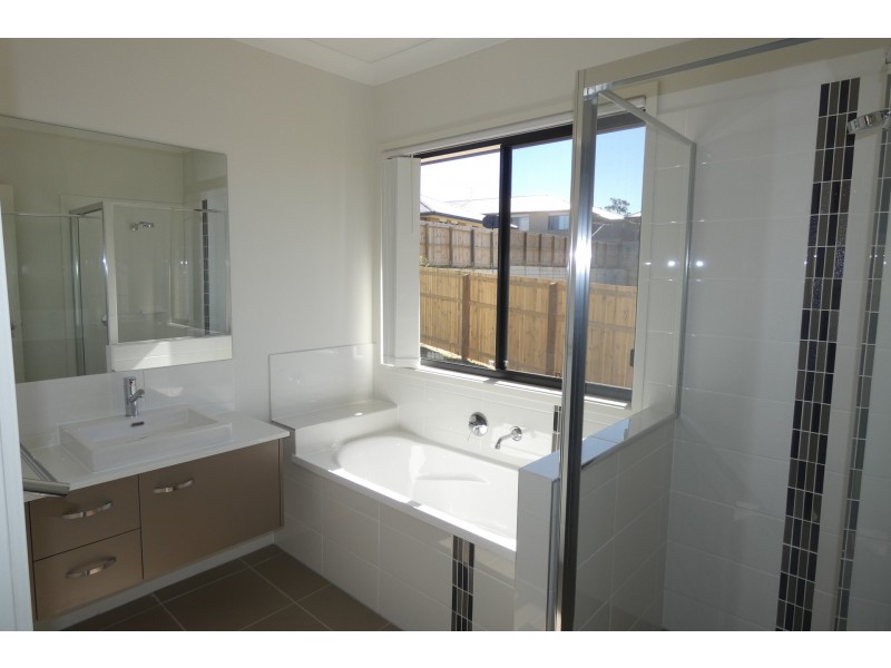 16 Tribeca Circuit, Coomera QLD 4209