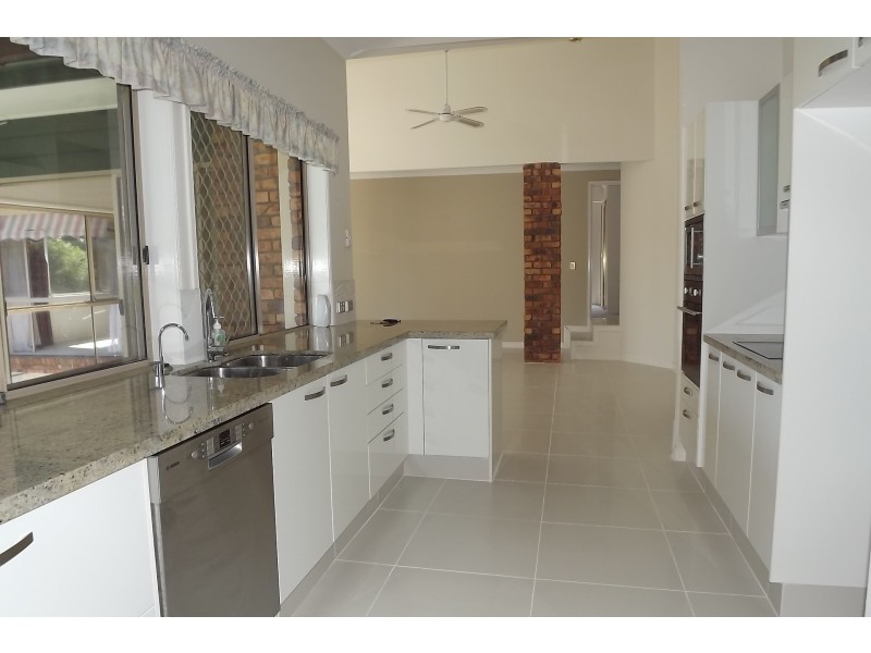 4 Wattle Glen Place, Robina QLD 4226