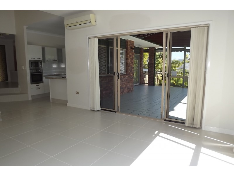 4 Wattle Glen Place, Robina QLD 4226