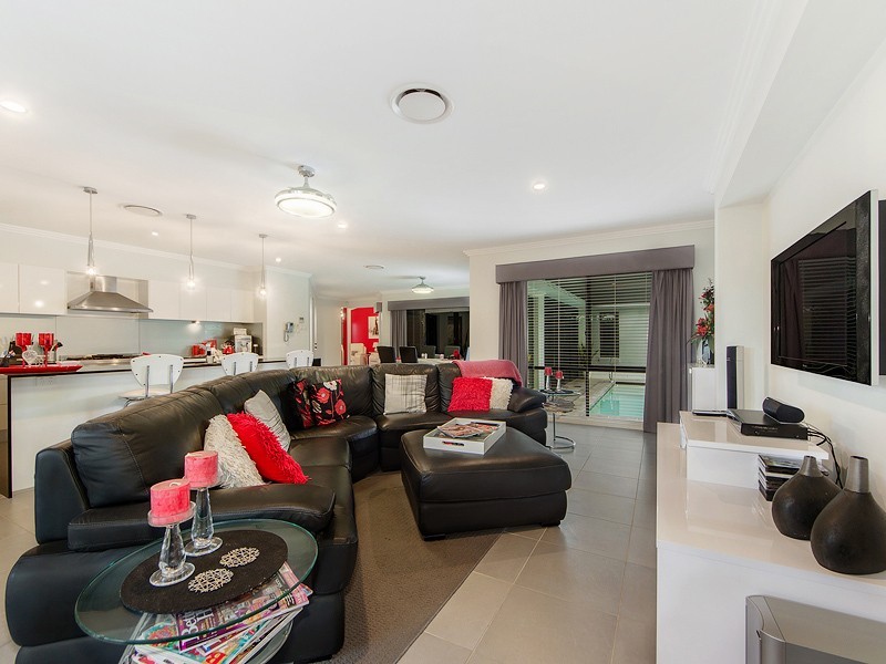 8 Pacha Close, Coomera Waters QLD 4209