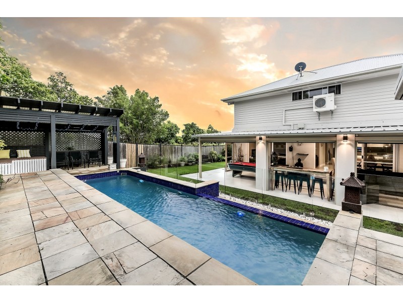 33 Buccaneer Way, Coomera Waters QLD 4209