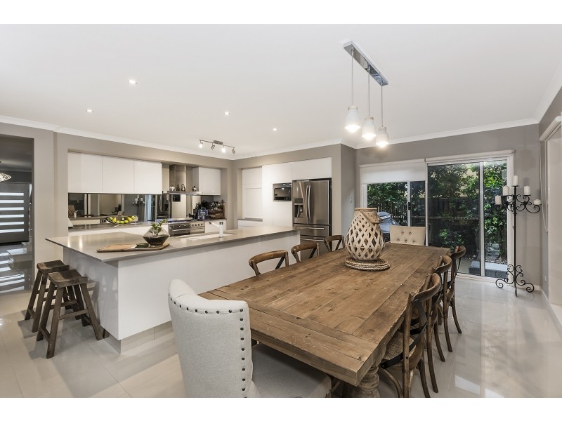 33 Buccaneer Way, Coomera Waters QLD 4209