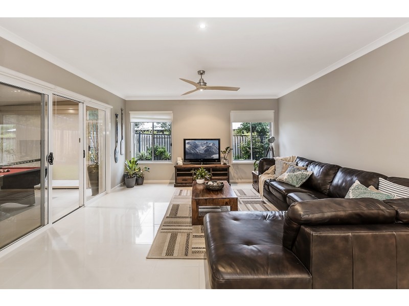 33 Buccaneer Way, Coomera Waters QLD 4209